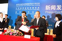 Prof. Kenneth Young (left), Pro-Vice-Chancellor of CUHK and Prof. Wang Jiang (right), Director of BGI sign a Memorandum of Understanding on Joint Supervision of Postgraduate Students between the two parties